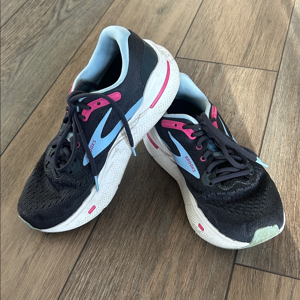 Brooks Ghost Max Women's Black and Pink Sneakers Size 8 wide